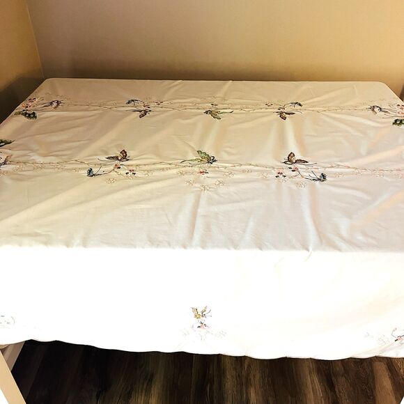 VTG Embroidered Ivory Oval Tablecloth Butterflies Flowers Cotton Linen 62"x 96" - Picture 5 of 16